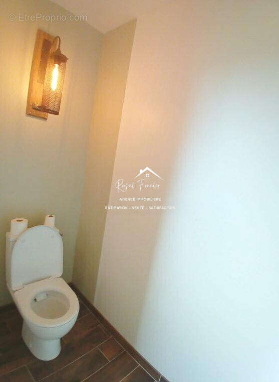 WC indépendant  - Maison à DANGE-SAINT-ROMAIN