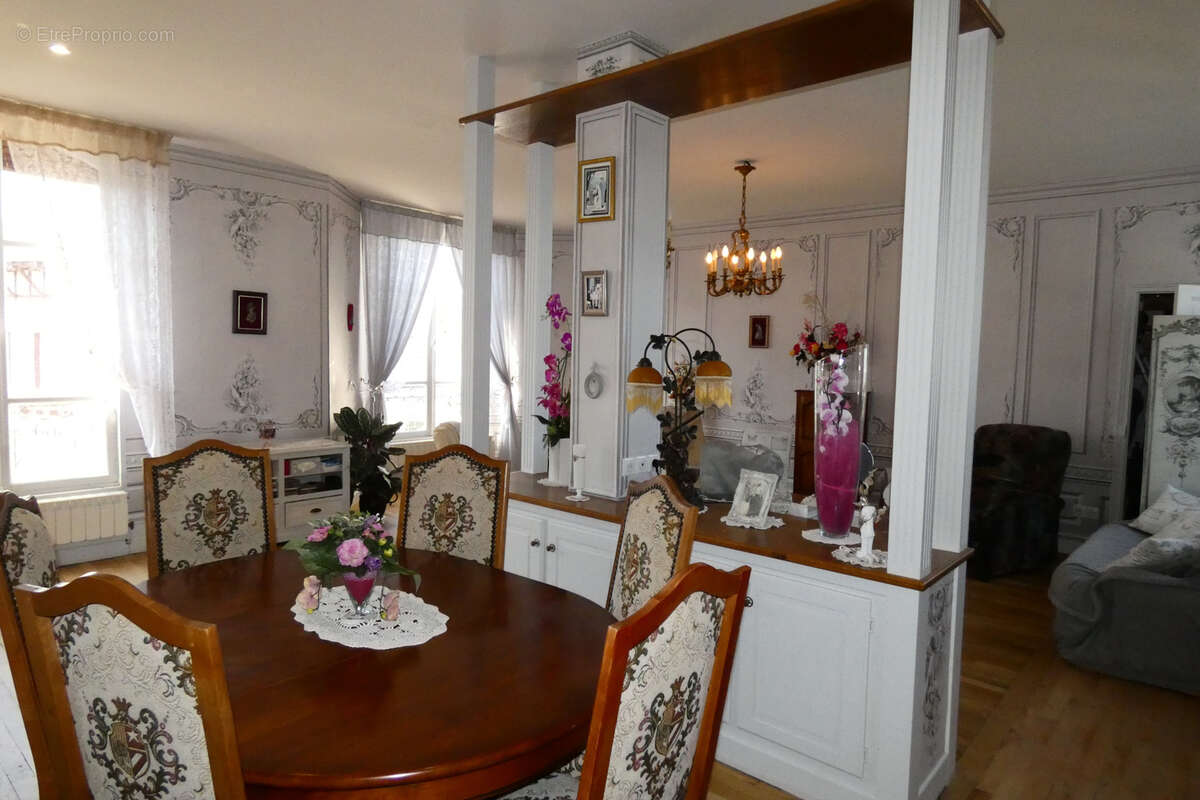 Appartement à NERIS-LES-BAINS