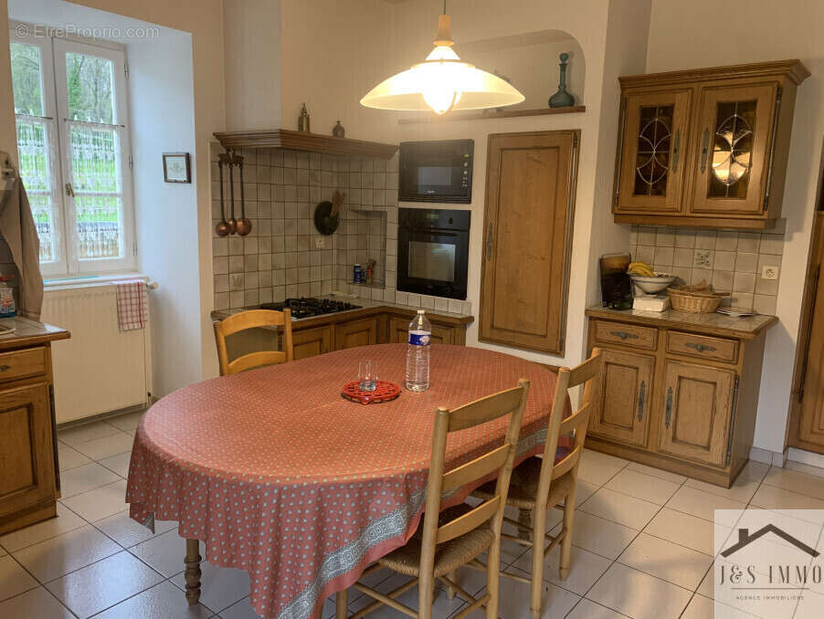 Maison à CHERVES-CHATELARS