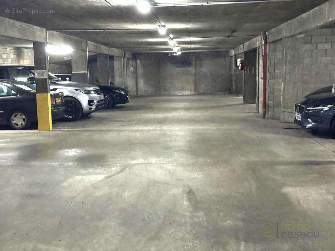 Parking intérieur - photo 4