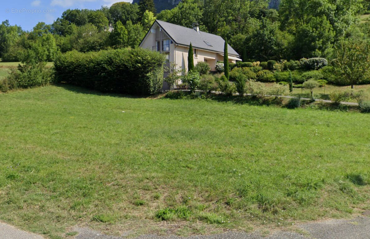 Terrain à SAINT-ALBAN-LEYSSE