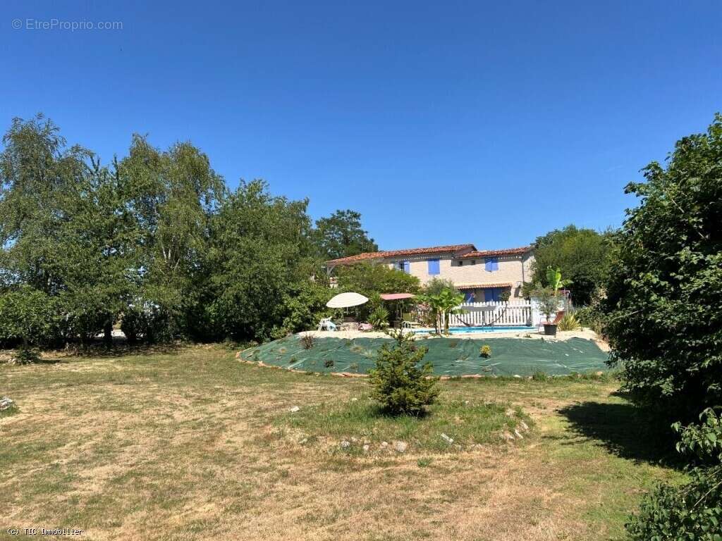 Maison à VERTEUIL-SUR-CHARENTE