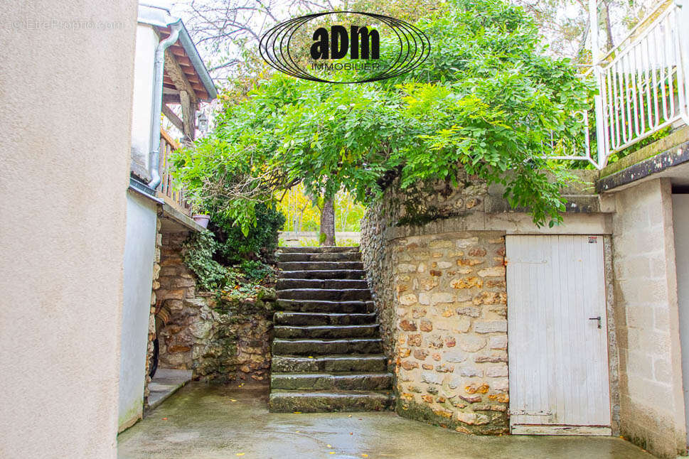 Maison à CRECY-LA-CHAPELLE