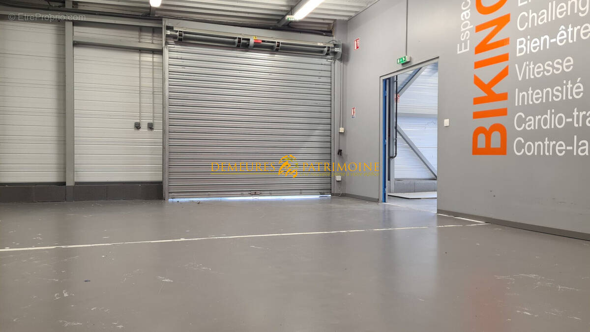 Commerce 797 m² à Champniers  - photo 2