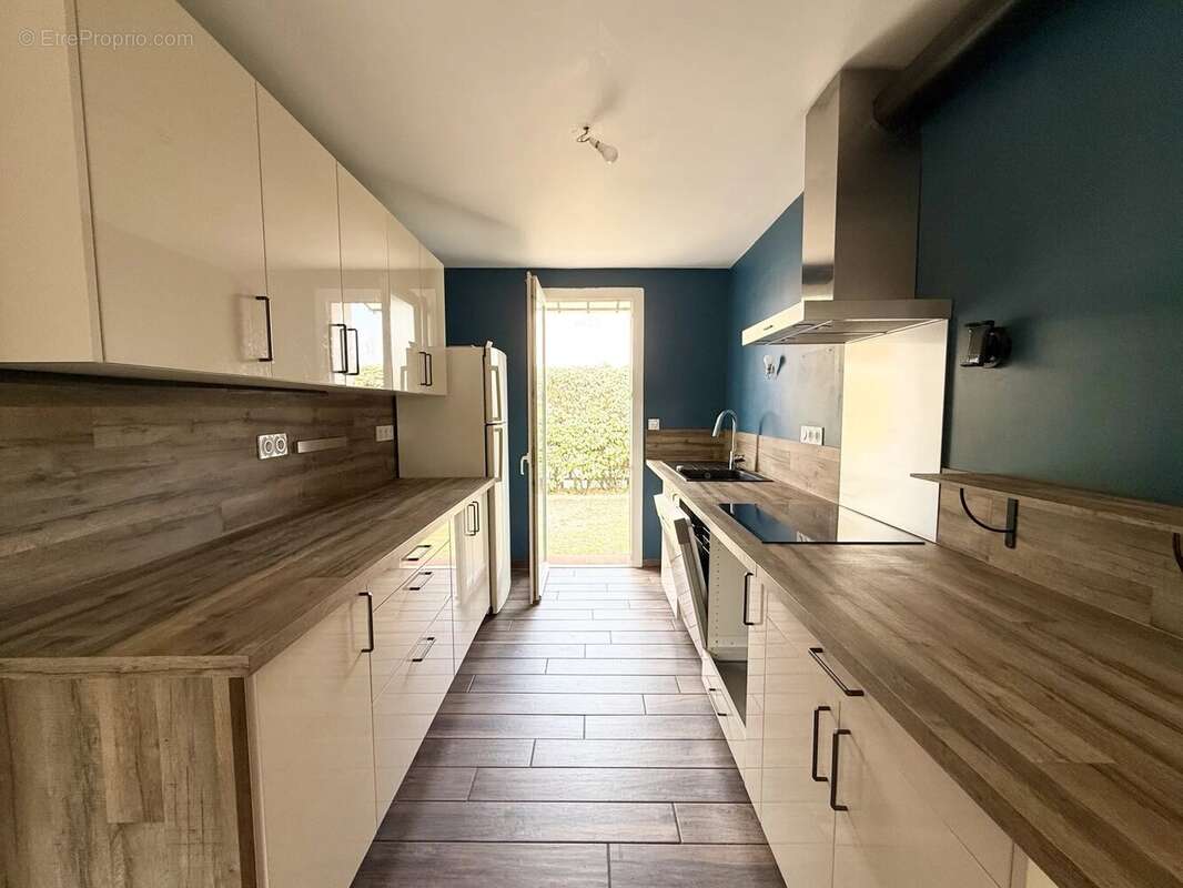 Maison à SAINT-CYR-SUR-MER