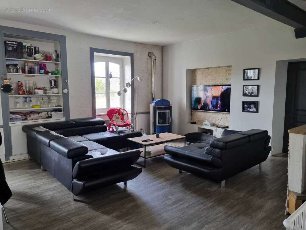 Maison à PIERRE-BUFFIERE