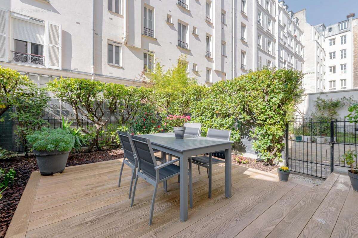 Appartement à PARIS-16E