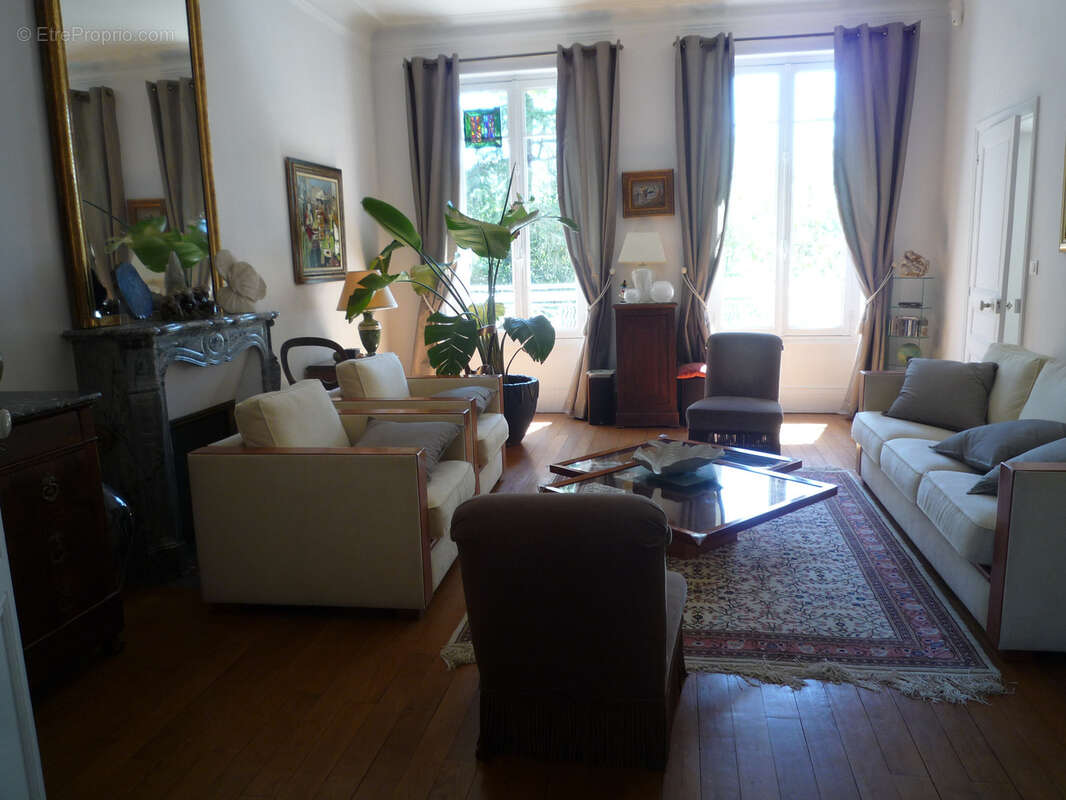 CHATEAU THIERRY  à vendre belle maison bourgeoise de 254 m2 dans un parc clos de 1372 m2 - photo 6