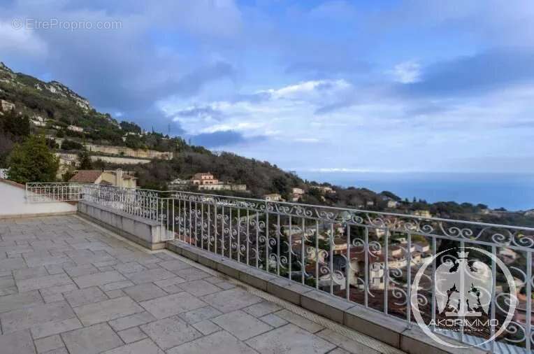 Appartement à LA TURBIE