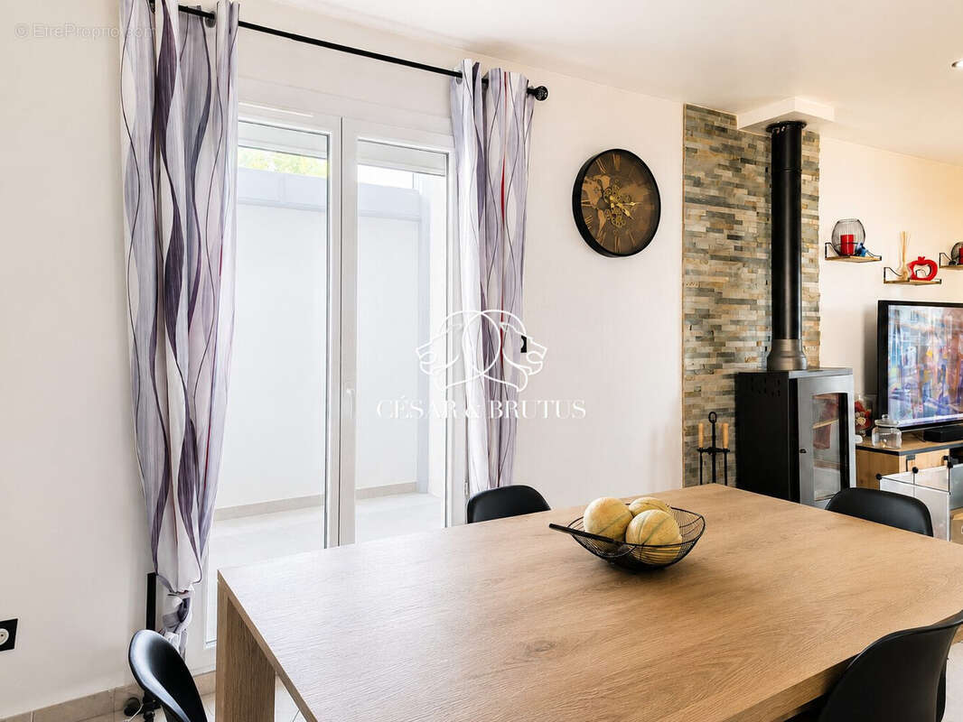 Maison 184 m² à Saint-Clair-Du-Rhone  - photo 4