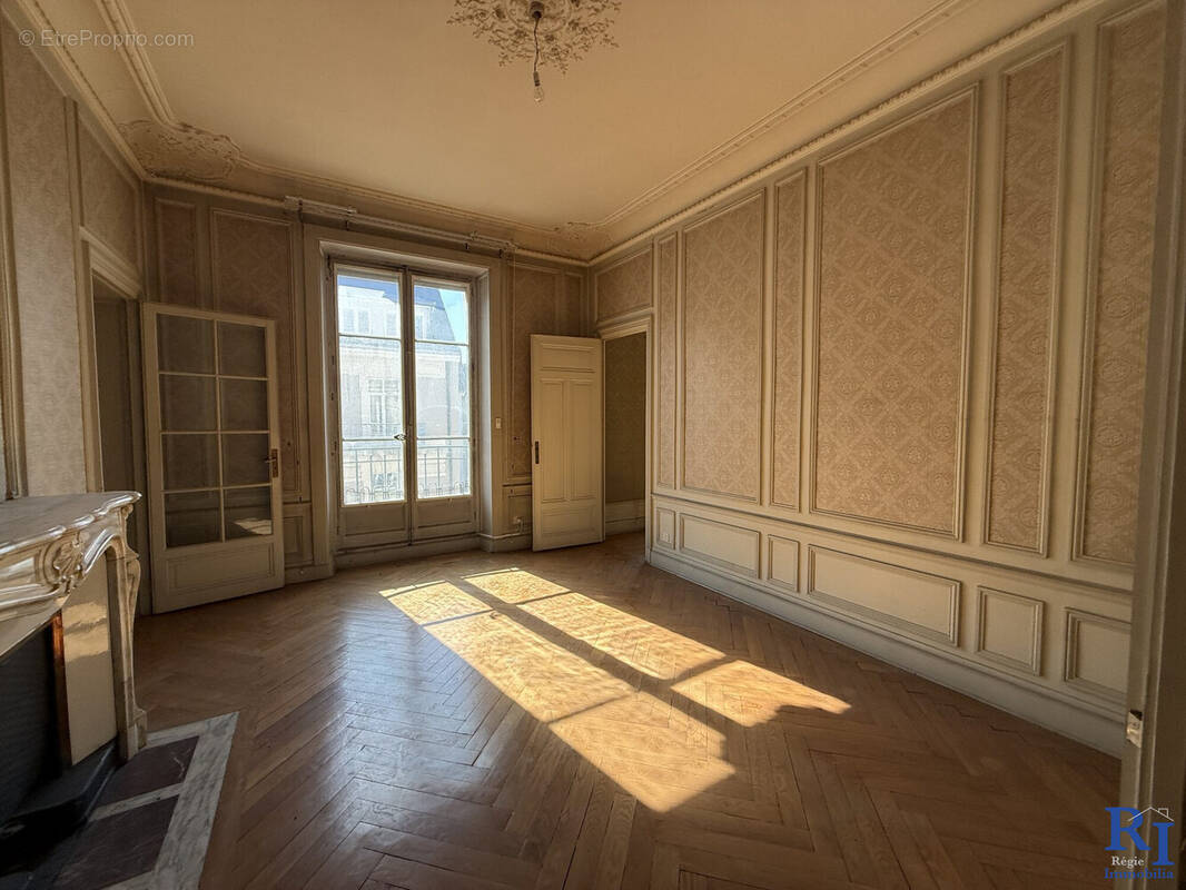Salle à manger avec charme Haussmannien - Appartement à GRENOBLE