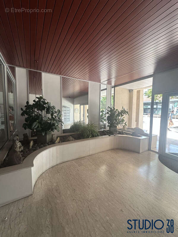 entrée du bâtiment