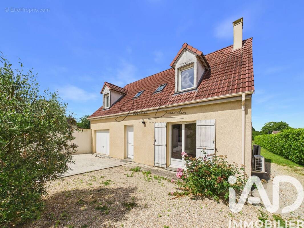 Photo 1 - Maison à VILLEBLEVIN