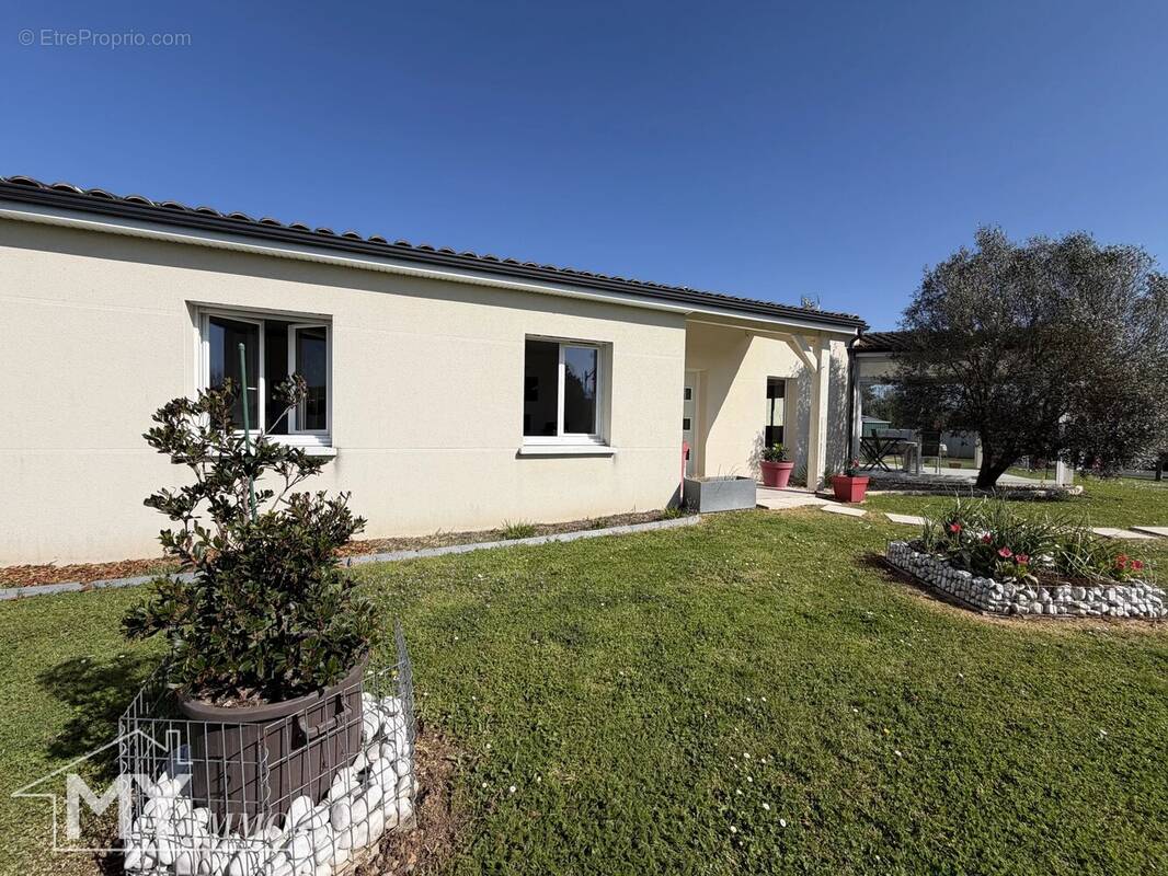 Maison à CAMPS-SUR-L'ISLE