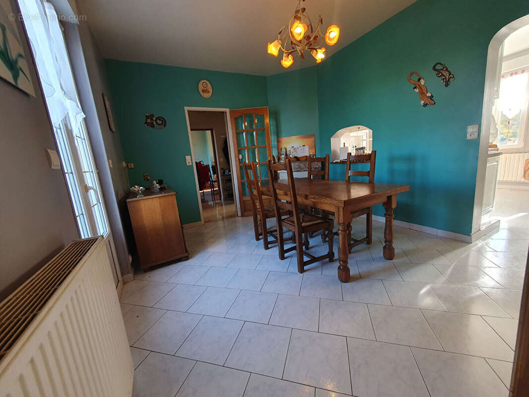 Maison à MONTESCOURT-LIZEROLLES