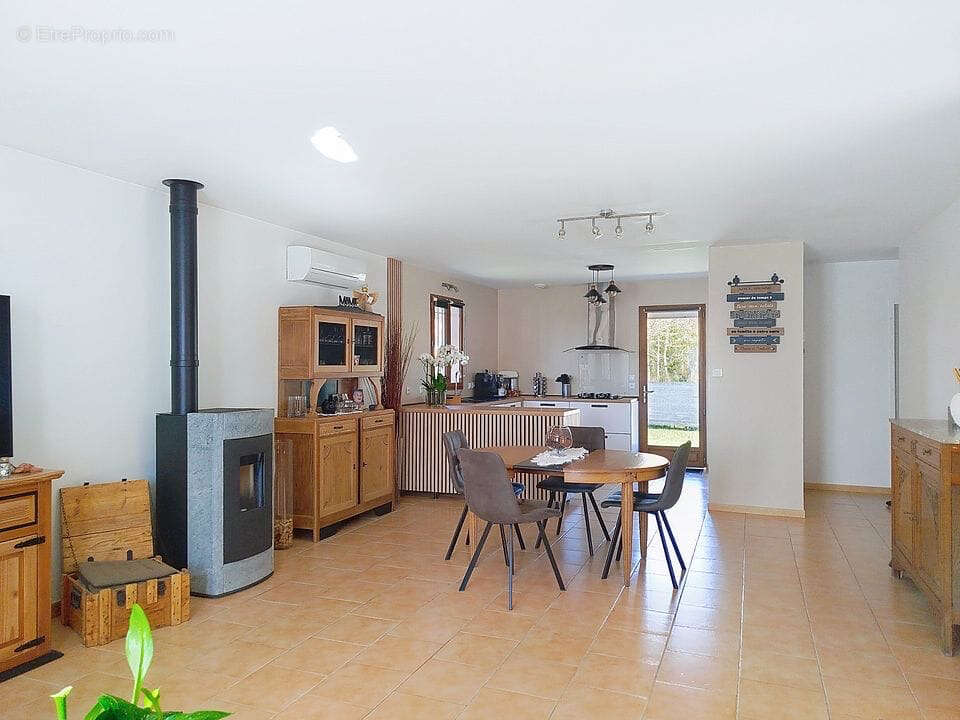 Maison à REGUSSE