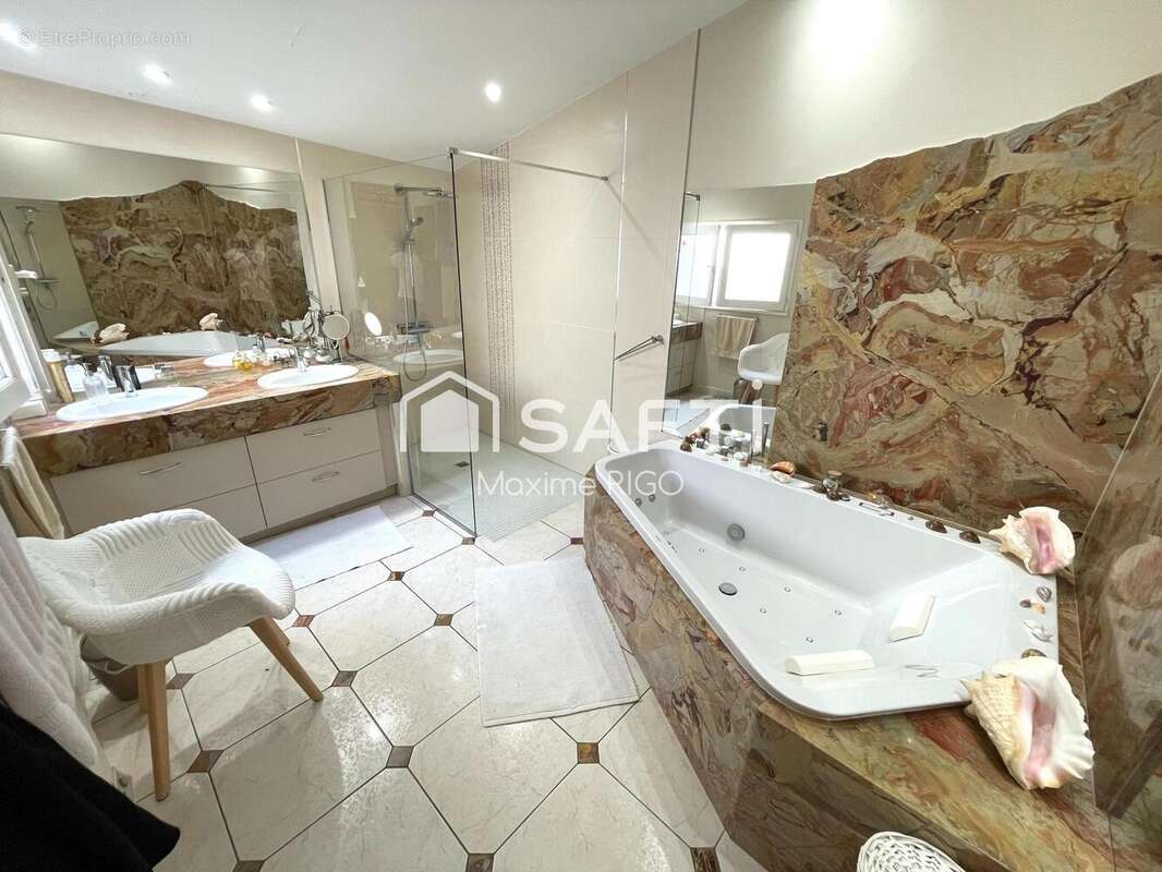 Maison 518 m² à Puymiclan  - photo 8