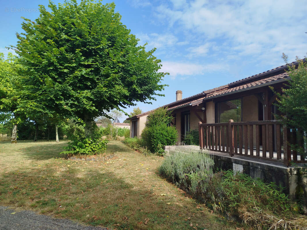 Charmante Maison construite en 79 avec Vue Panoramique et Grand Terrain de 4121 m2 - photo 3