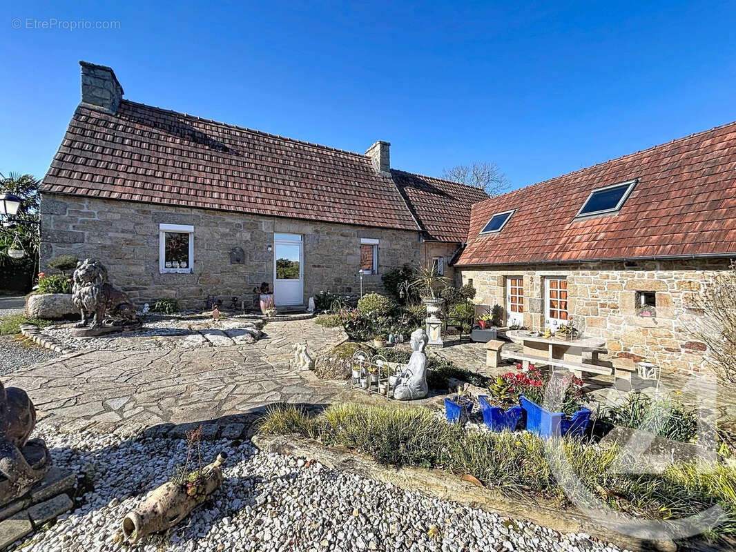 Maison à PLOUBEZRE
