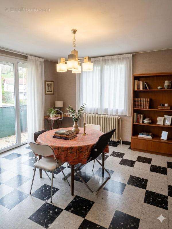 Maison à ESPALY-SAINT-MARCEL