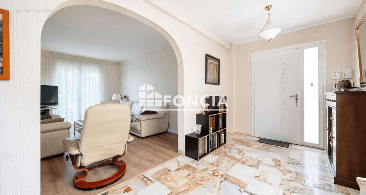 Toulouse roseraie – maison et appartement d'environ 190 m² à 2 pas du métro - photo 4
