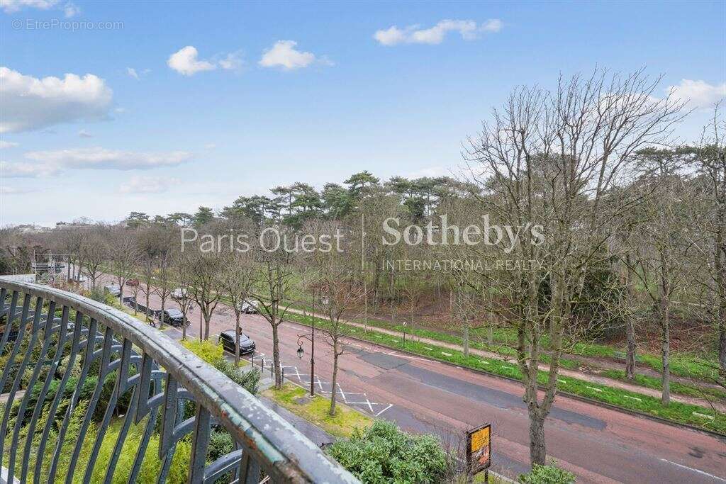 Appartement à NEUILLY-SUR-SEINE