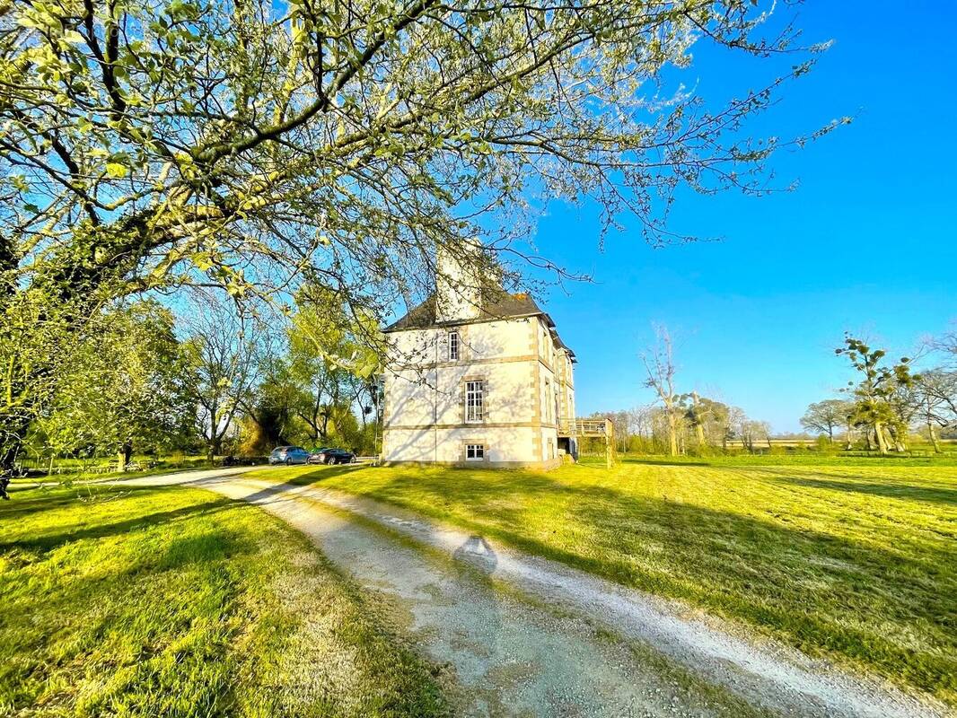 Maison à HENANBIHEN