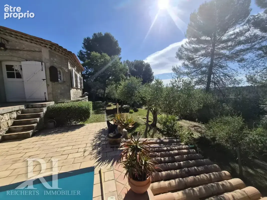 Villa en pierre avec piscine sur terrain 1438m2 - photo 14