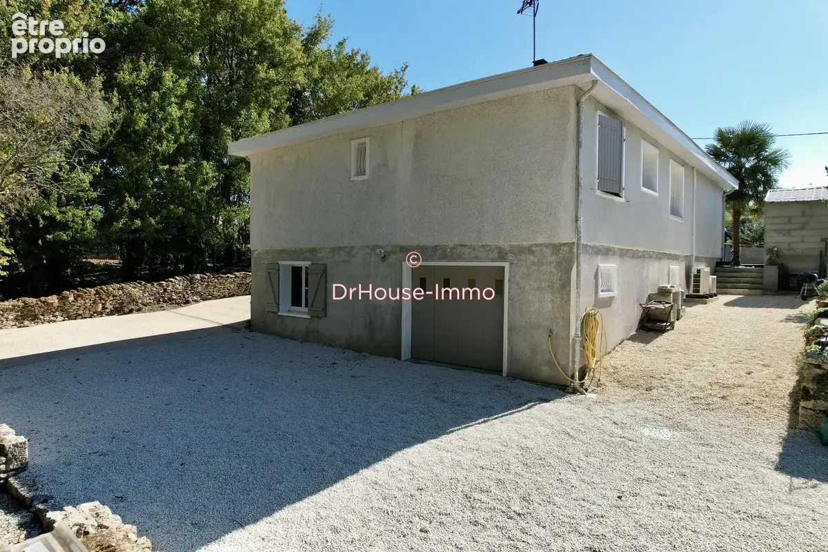 Maison 7 pièces 159 m² à vendre à Vouille (79230) - photo 2