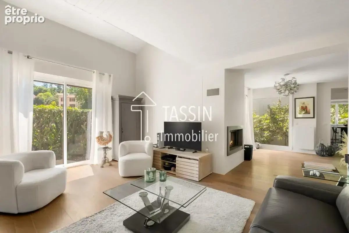 Tassin - Maison rénovée, au calme avec piscine - photo 2