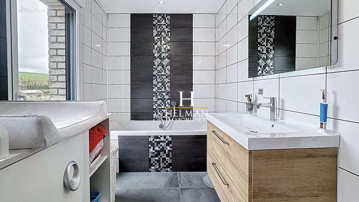 Maison à BAYENGHEM-LES-SENINGHEM