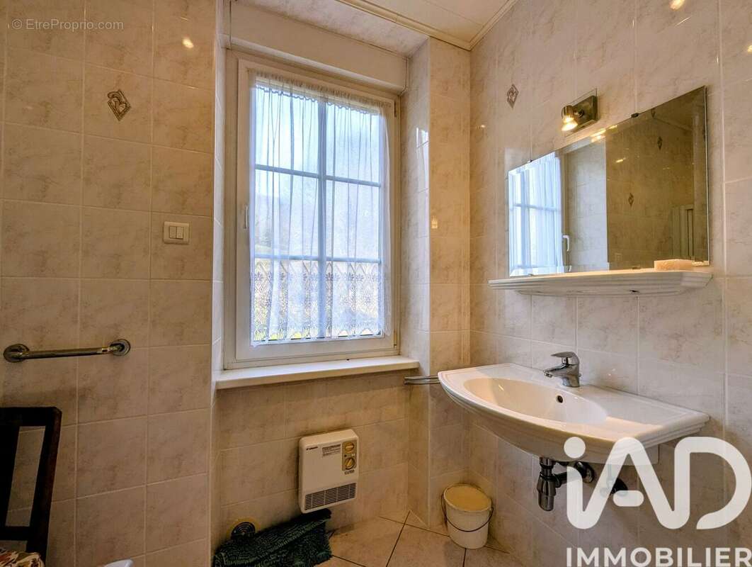Maison 182 m² à Cocheren  - photo 8
