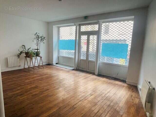 Commerce à PARIS-11E