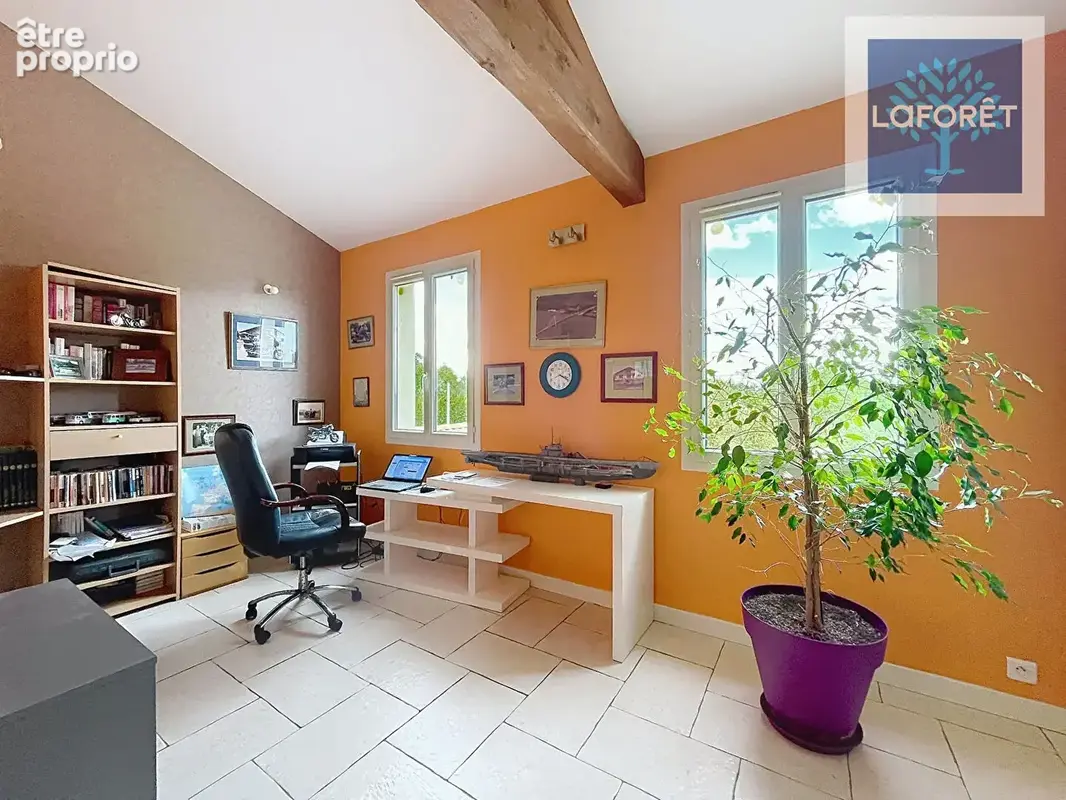 Maison de caractère au calme, 4 chambres avec garage et terrain - photo 11