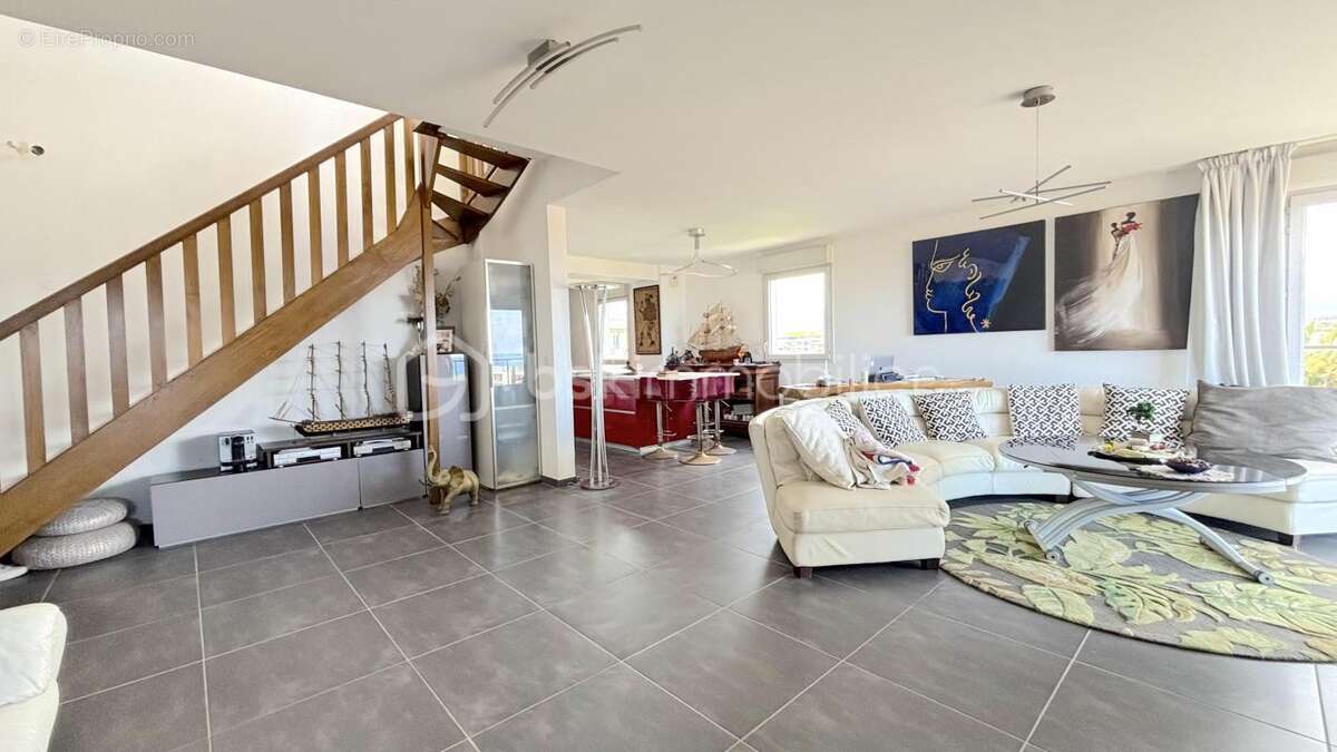 Appartement 3 pièces en toit-terrasse avec vue mer imprenable - photo 4