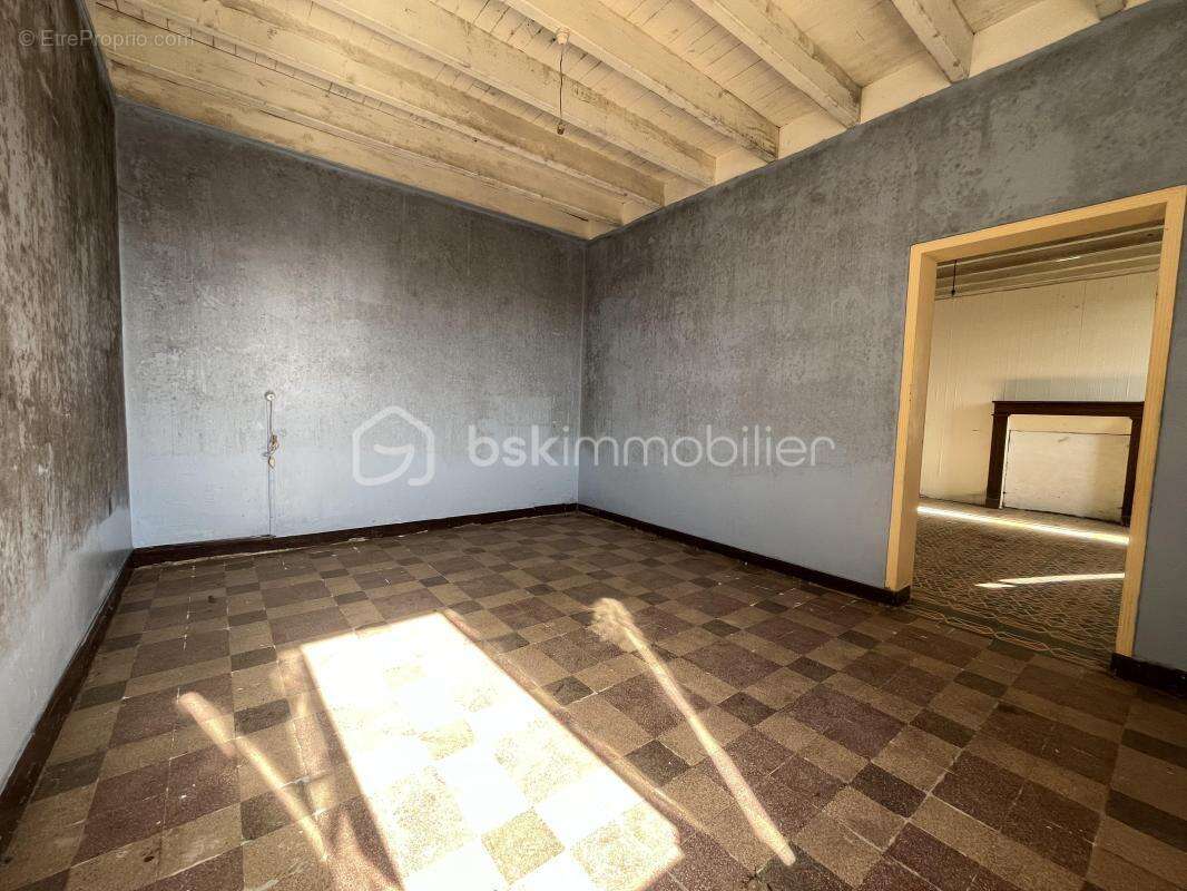Maison en pierre à rénover – 4 pièces – terrain 2046 m² – terrasse plein sud avec vue sur la vallée - photo 10