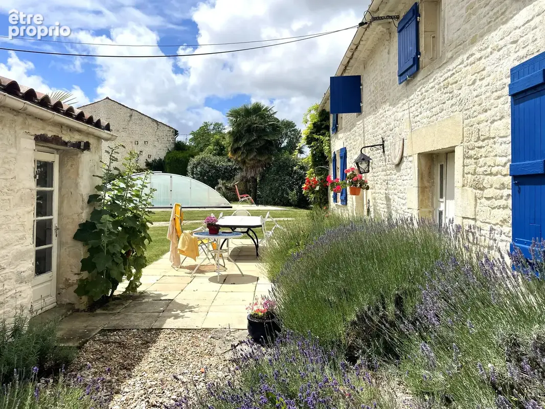 Charentaise de caractère avec piscine, étang et parc arboré - photo 17