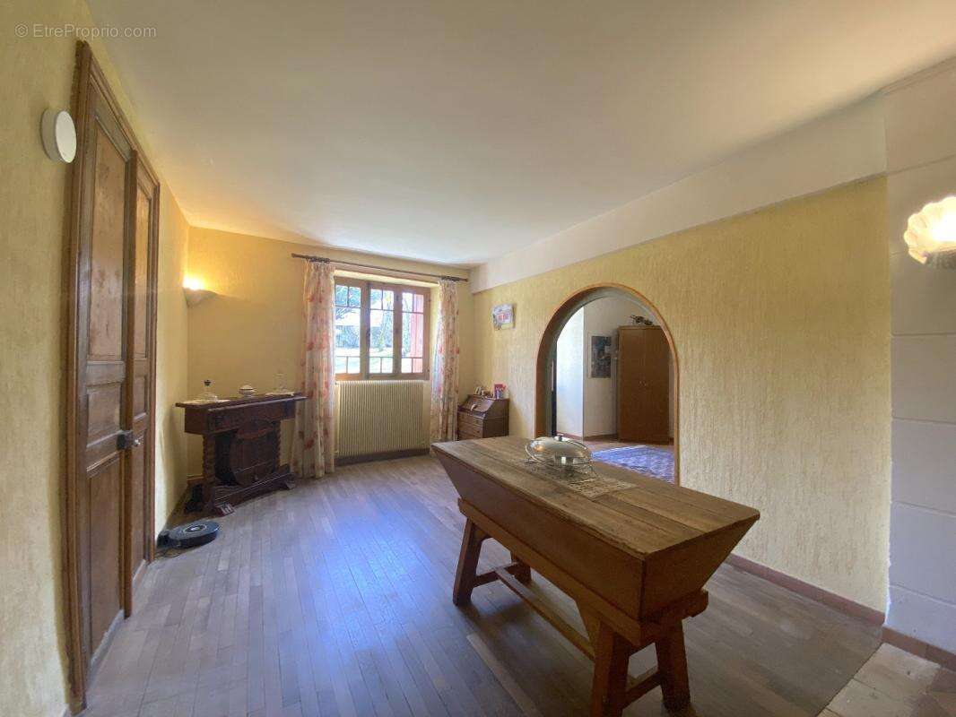 Maison à VILLEBOIS-LAVALETTE