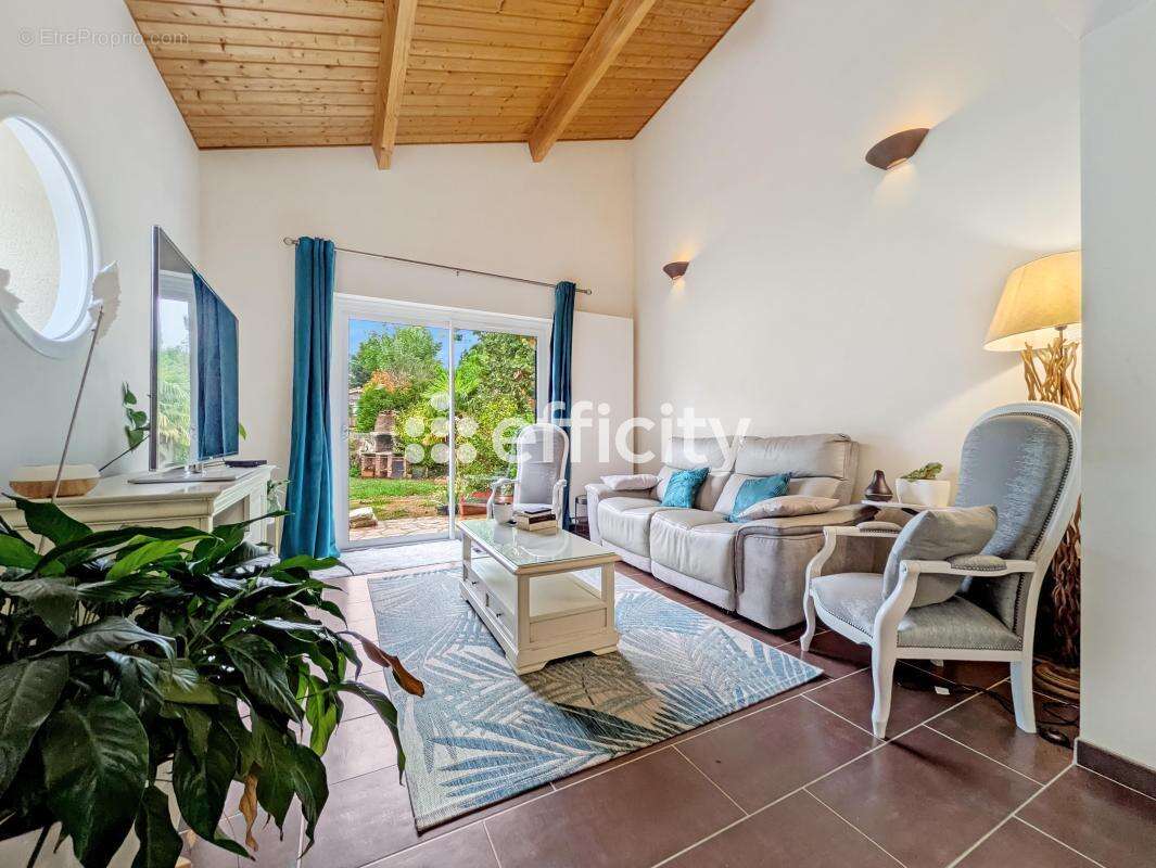 Maison à SAINT-LAURENT-SUR-GORRE