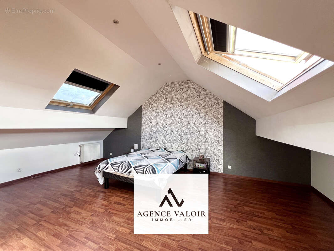 Appartement à AY-SUR-MOSELLE