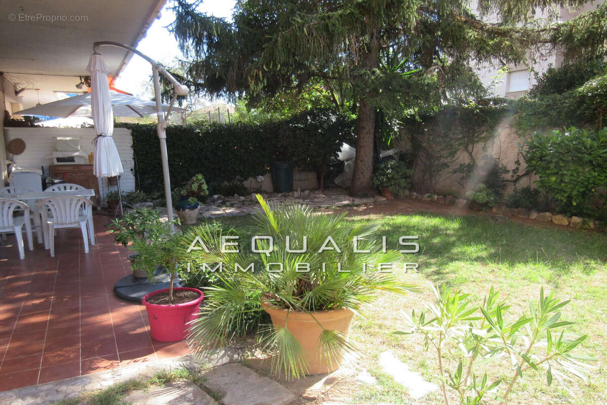 Appartement à SAINT-LAURENT-DU-VAR