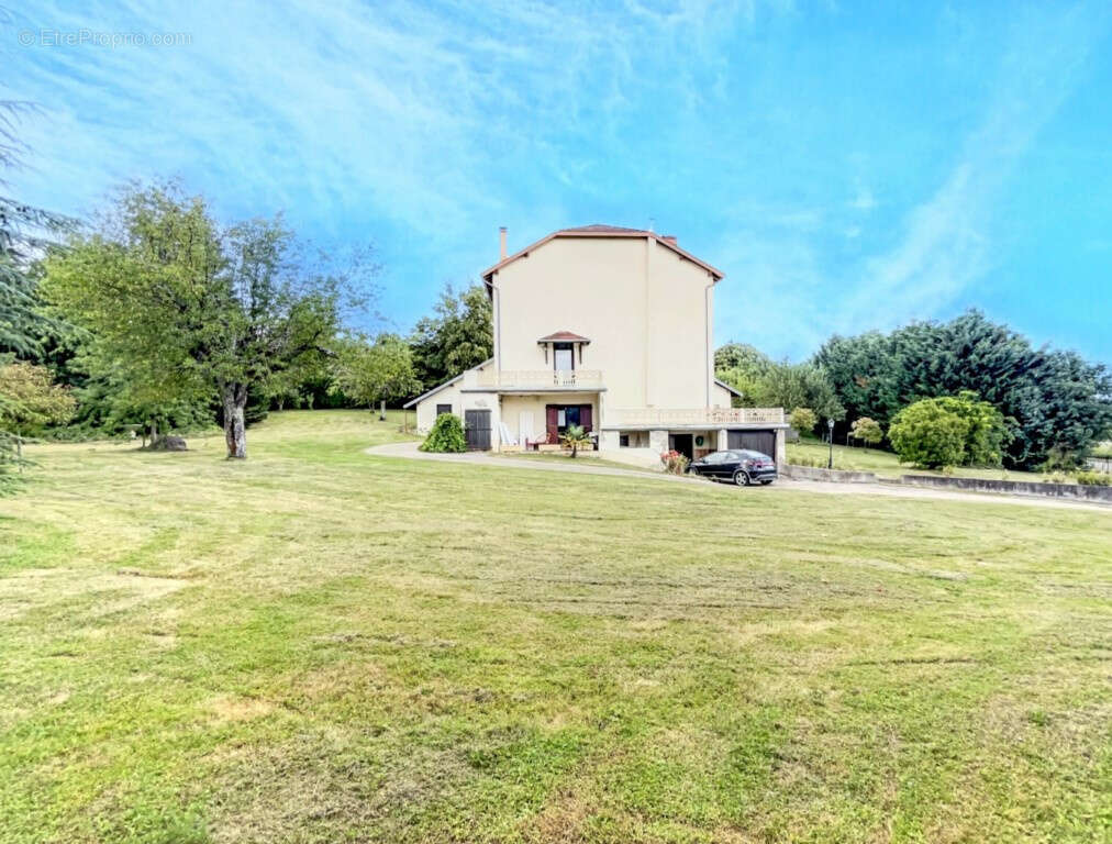 01160 PRIAY : Magnifique Maison de Maître de Plus de 300 m2 avec Vue Imprenable - photo 3