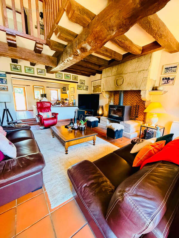 Ancienne longère rénovée avec piscine, étang et installations équestres - photo 4