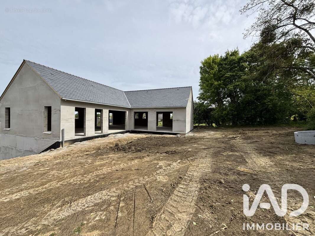 Maison 220 m² à Saint-Sulpice  - photo 2