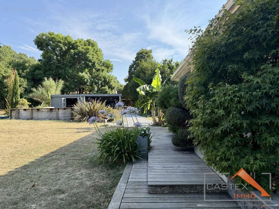 Boussens  Maison récente, 4 chambres, piscine et jardin paysagé - photo 8