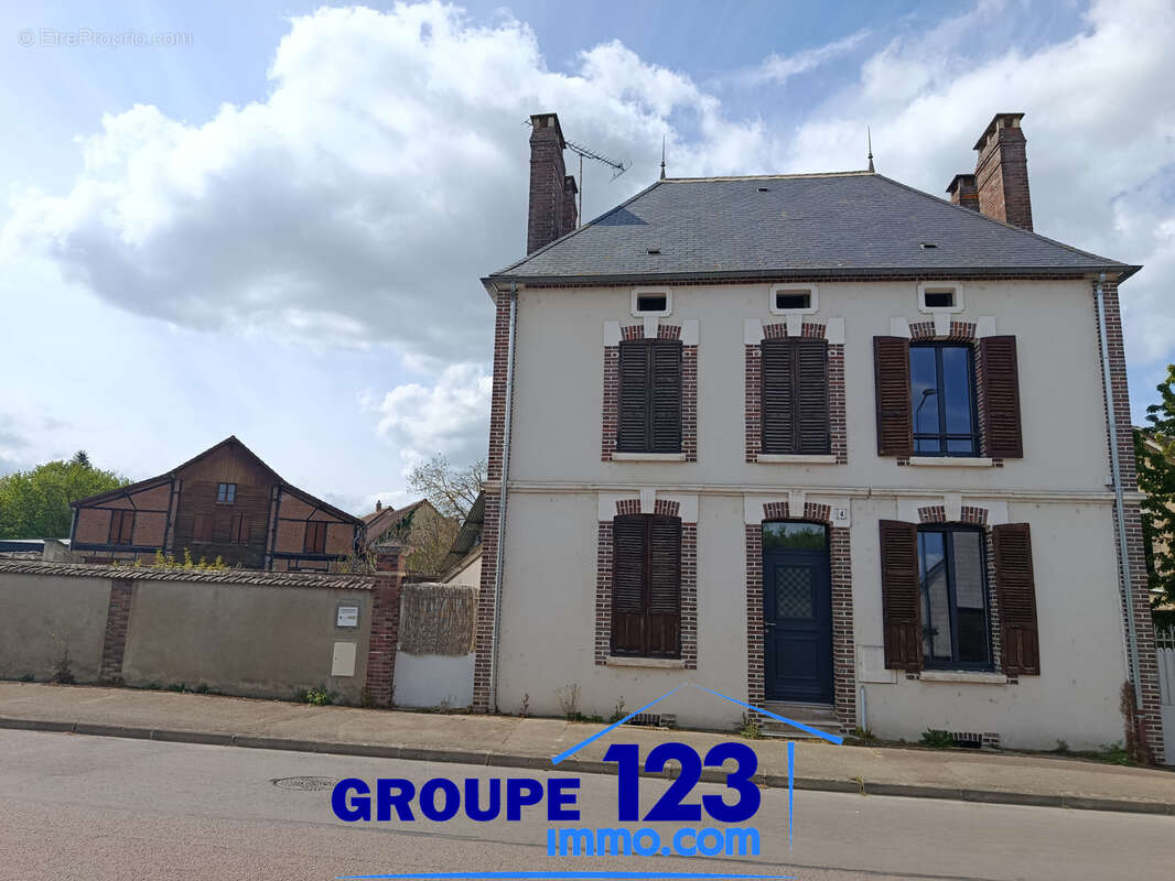 Maison à AILLANT-SUR-THOLON
