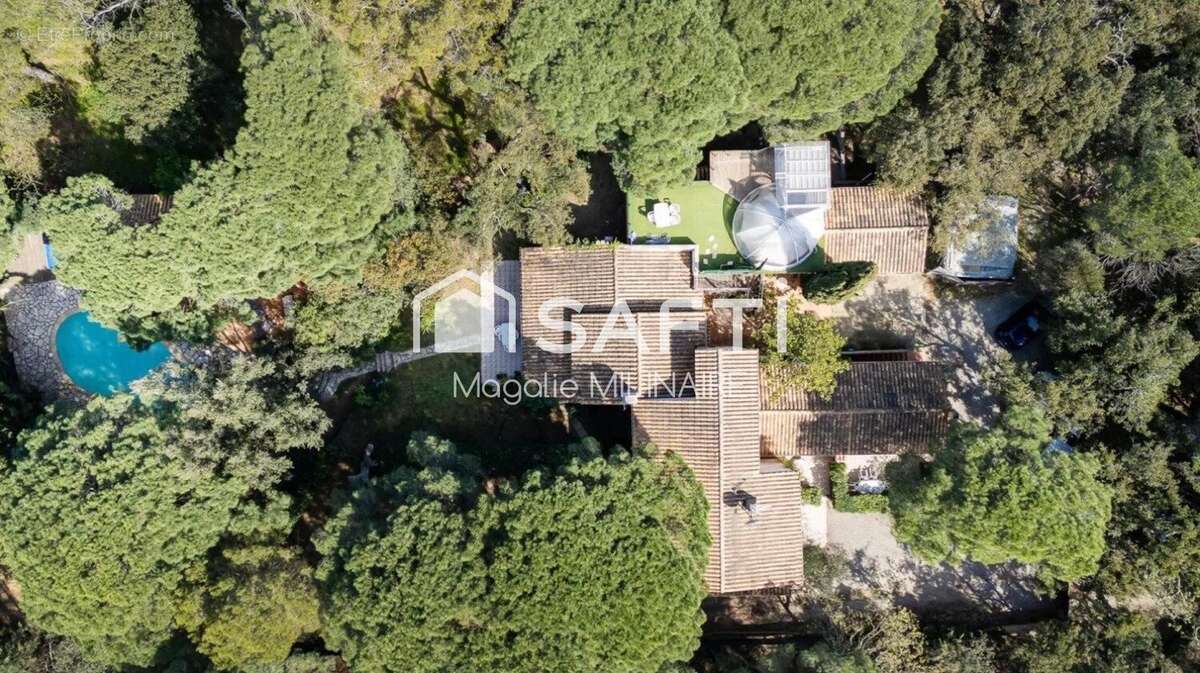 Photo 2 - Maison à ROQUEBRUNE-SUR-ARGENS