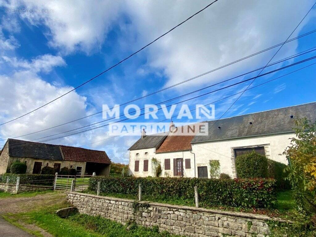 Maison à CRUX-LA-VILLE