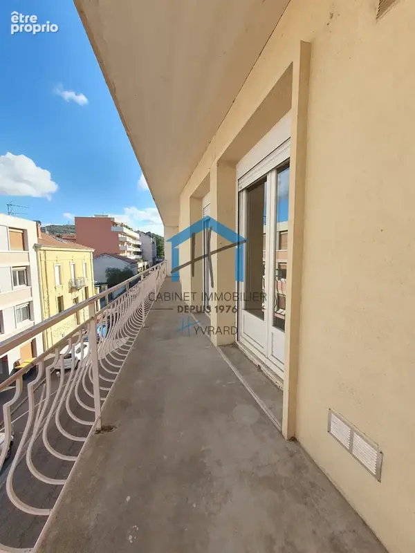 Appartement F3 de 64 m2 au 2ème et dernier étage avec une terrasse et un balcon. - photo 7