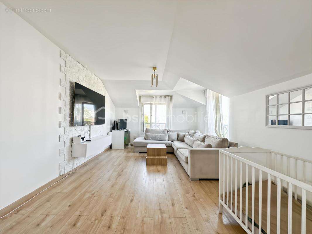 Appartement refait à neuf au dernier étage - photo 2